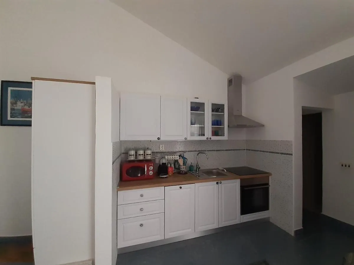 Romantic Apartment By The Beach Malinska 0*,