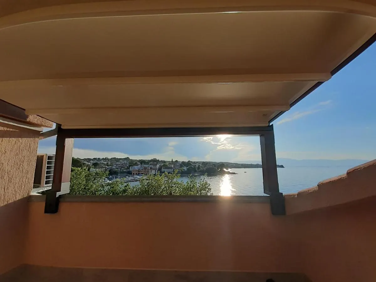 Romantic Apartment By The Beach Malinska
