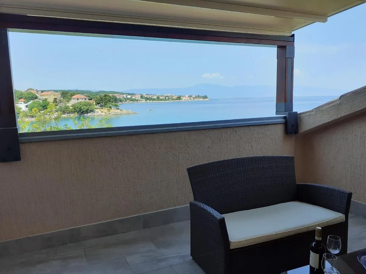 Romantic Apartment By The Beach Malinska Κροατία