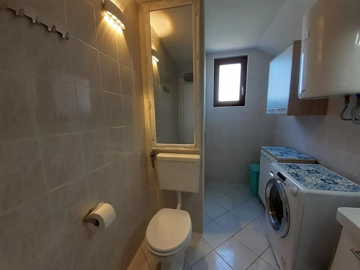 Romantic Apartment By The Beach Malinska