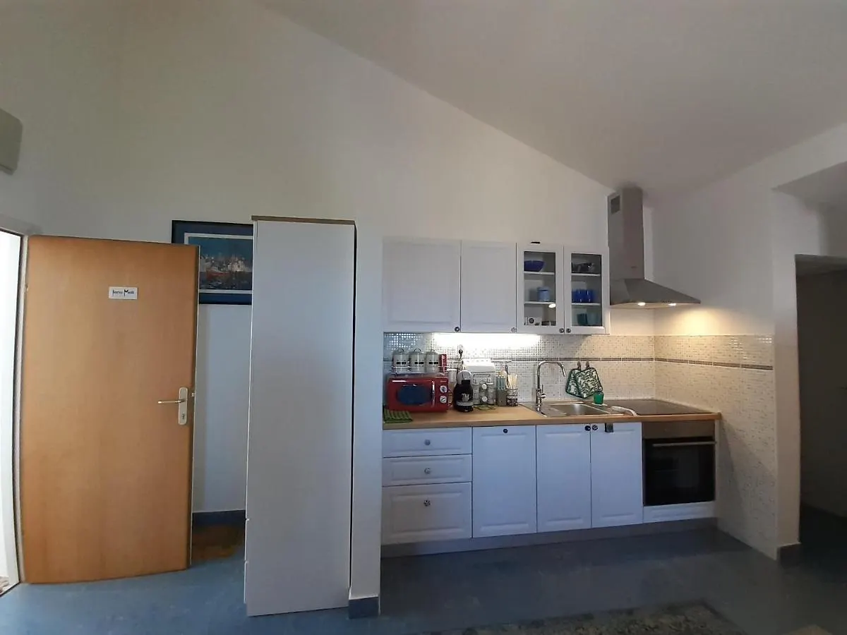 Romantic Apartment By The Beach Malinska Croatia