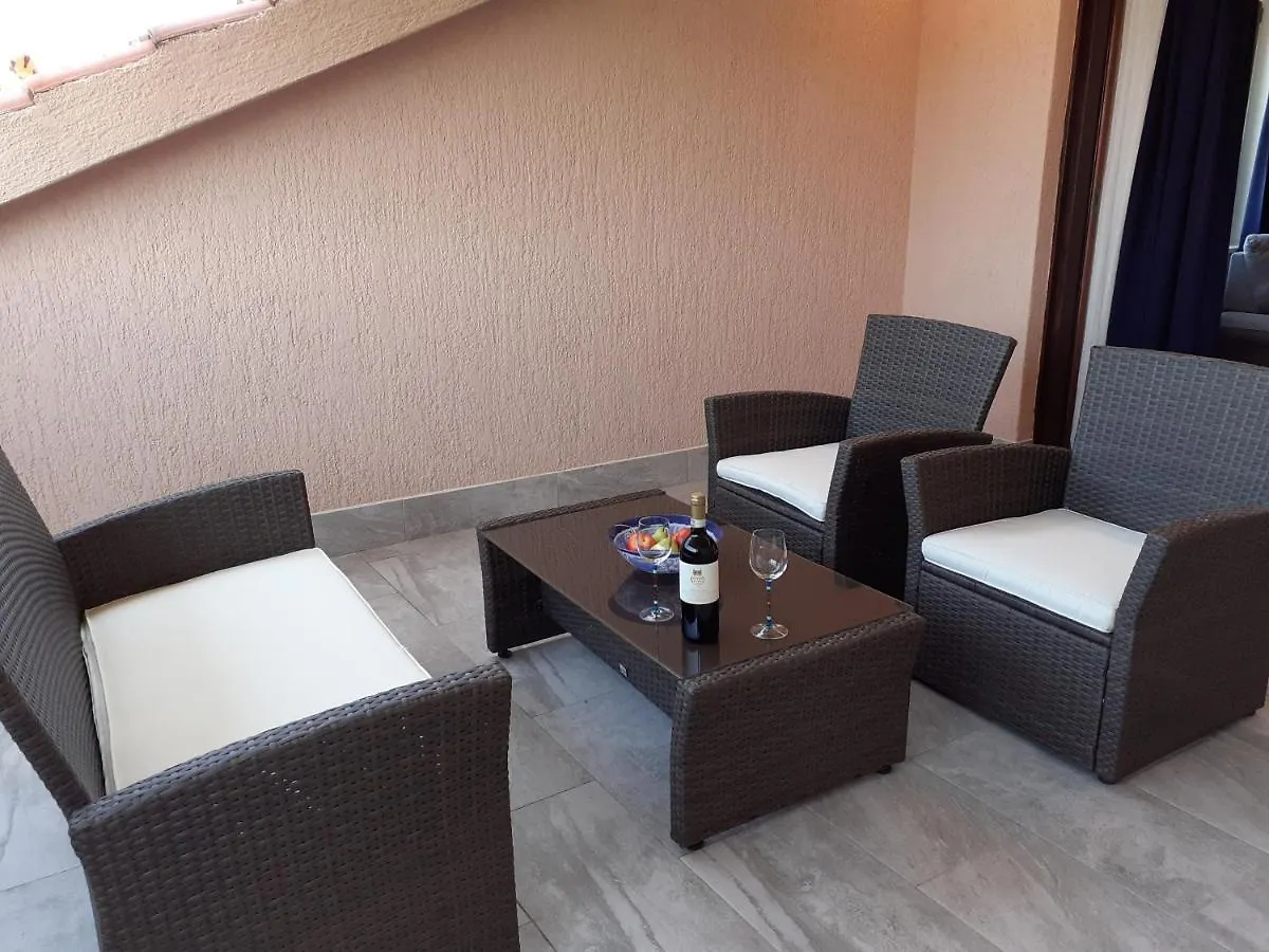 Romantic Apartment By The Beach Malinska