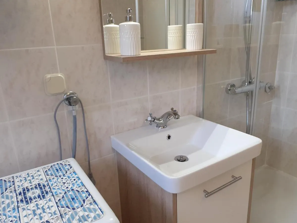 Romantic Apartment By The Beach Malinska