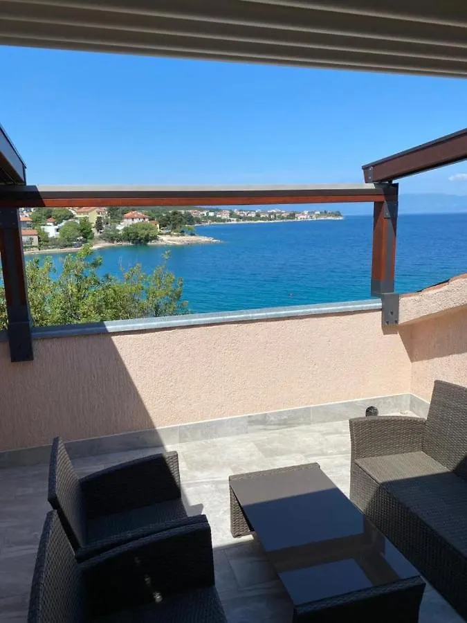 Romantic Apartment By The Beach Malinska